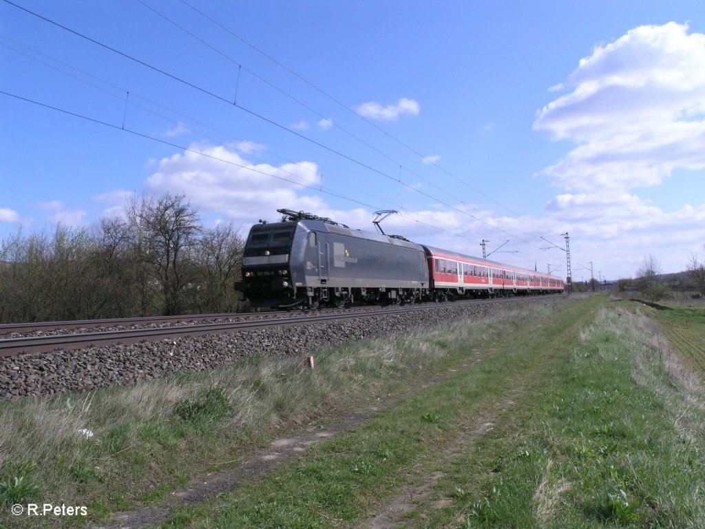 185 552 zieht ein RE Frankfurt/Main bei Th�ngersheim. 10.04.10