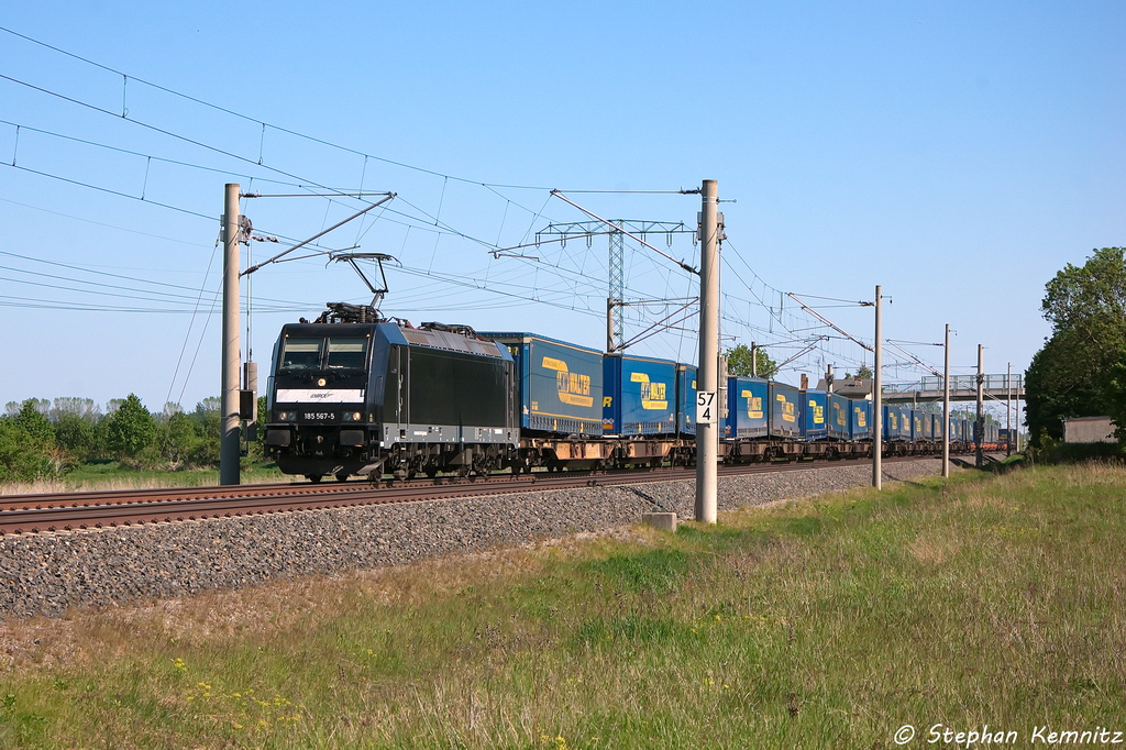 185 567-5 MRCE Dispolok GmbH f�r DB Schenker Rail Deutschland AG mit dem KLV  LKW-Walter  in Vietznitz und fuhr in Richtung Friesack weiter. 15.05.2013