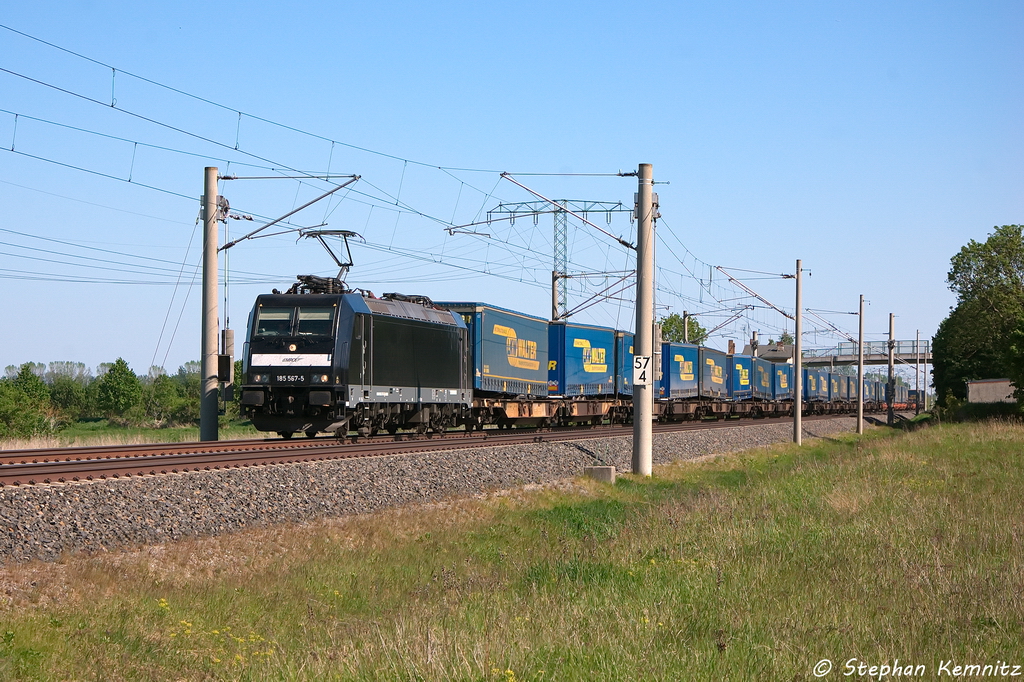 185 567-5 MRCE Dispolok GmbH fr DB Schenker Rail Deutschland AG mit dem KLV  LKW-Walter  in Vietznitz und fuhr in Richtung Friesack weiter. 15.05.2013