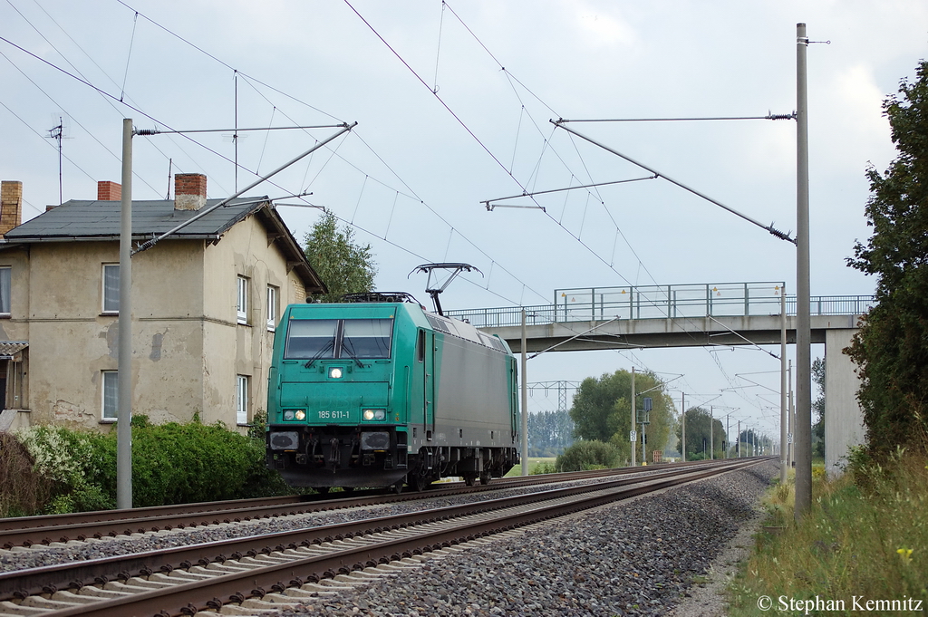 185 611-1 fr DB Schenker als Lz in Vietznitz Richtung Friesack(Mark) unterwegs. Netten Gru zurck und danke fr den ohrenbetubend Gru :D 17.09.2011