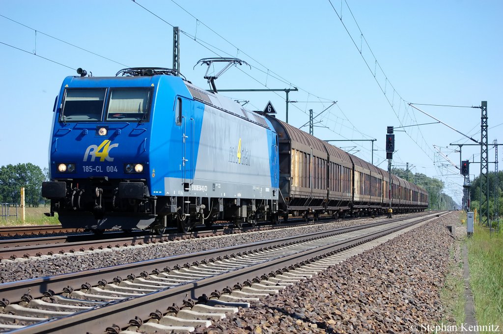 185-CL 004 (185 504-8) Captrain mit einem Laaiis Ganzzug in Friesack(Mark) in Richtung Neustadt(Dosse) unterwegs. 30.05.2011