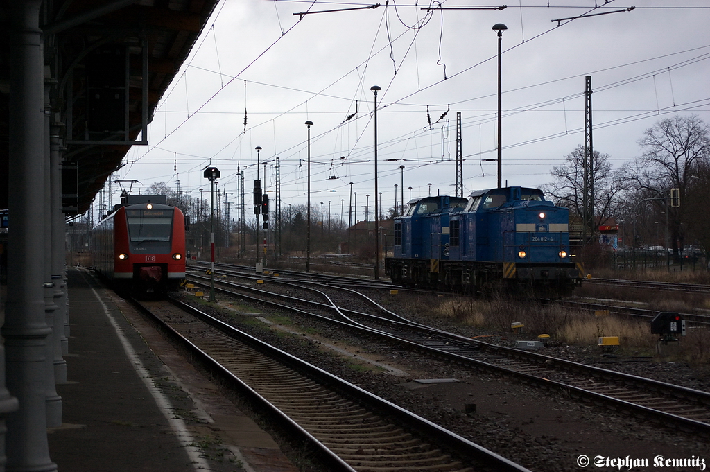 204 012-4 PRESS (203 215-9) & 204 031-1 PRESS (203 228-2) beim umsetzen in Stendal. Am Gleis 5 steht die 425 005-6 als RB29 (RB 27570) nach Salzwedel. 20.01.2012