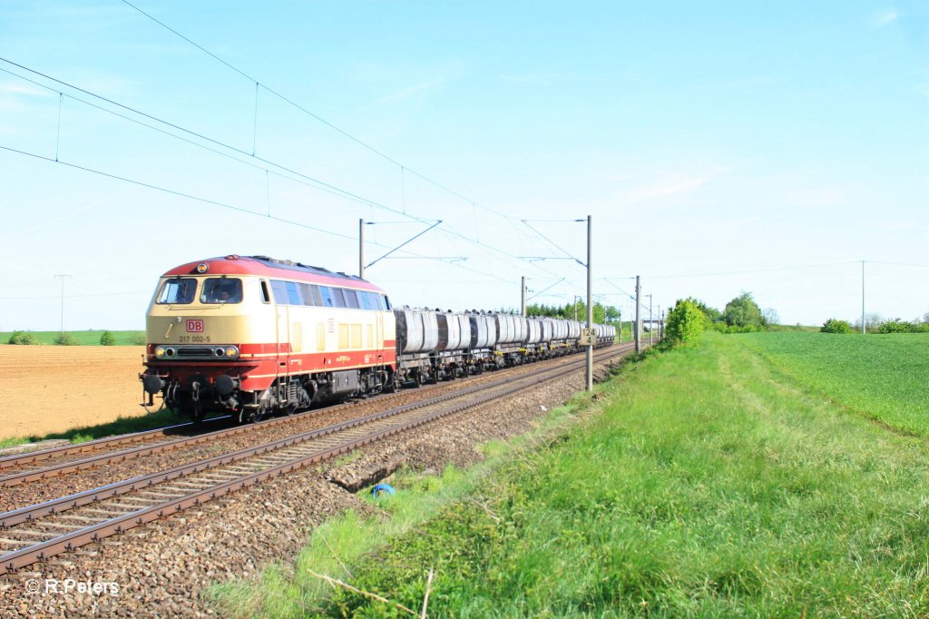 217 002 mit den CS61912 von M�hldorf nach Saal(Donau) bei Altegolsheim. 07.05.11