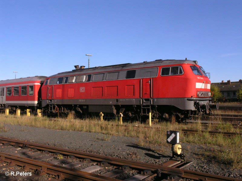 218 241 stand am 14.November 2007 mit einem Sch�lerverst�rkungszug in Marktredwitz abgestellt.