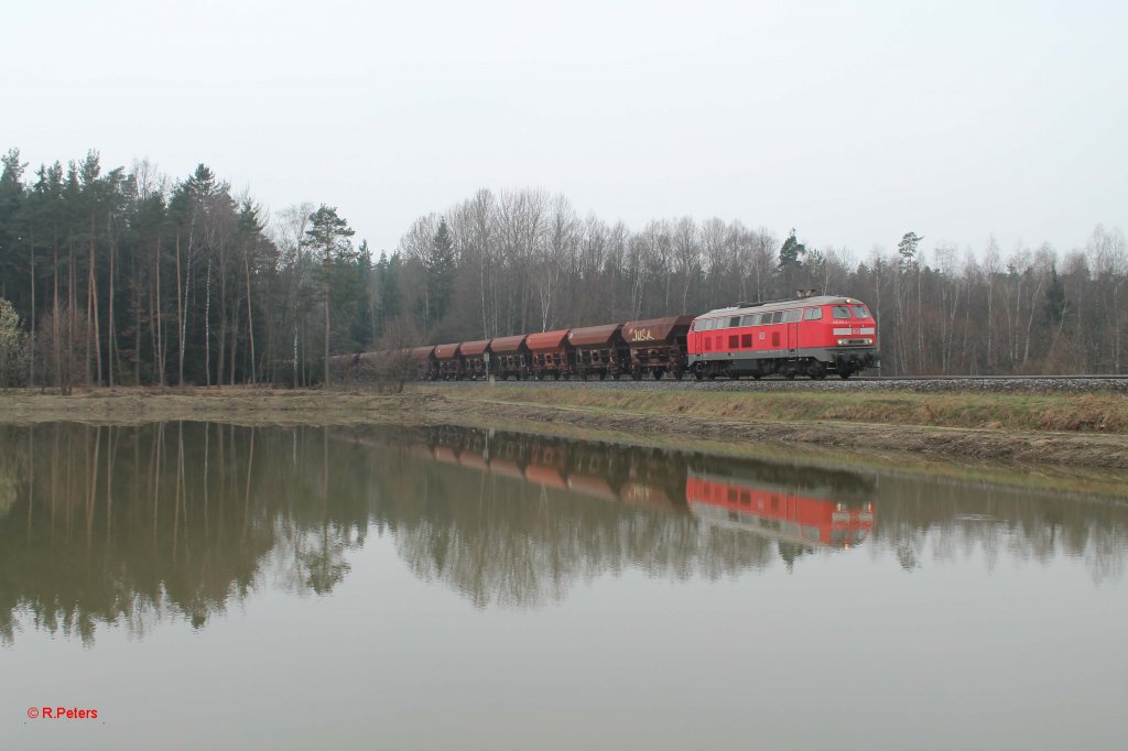 218 272-3 mit dem 92636 Schotterzug Weiden - Wiesau, s�dlich von Wiesau 9:03 Uhr am 22.04.13