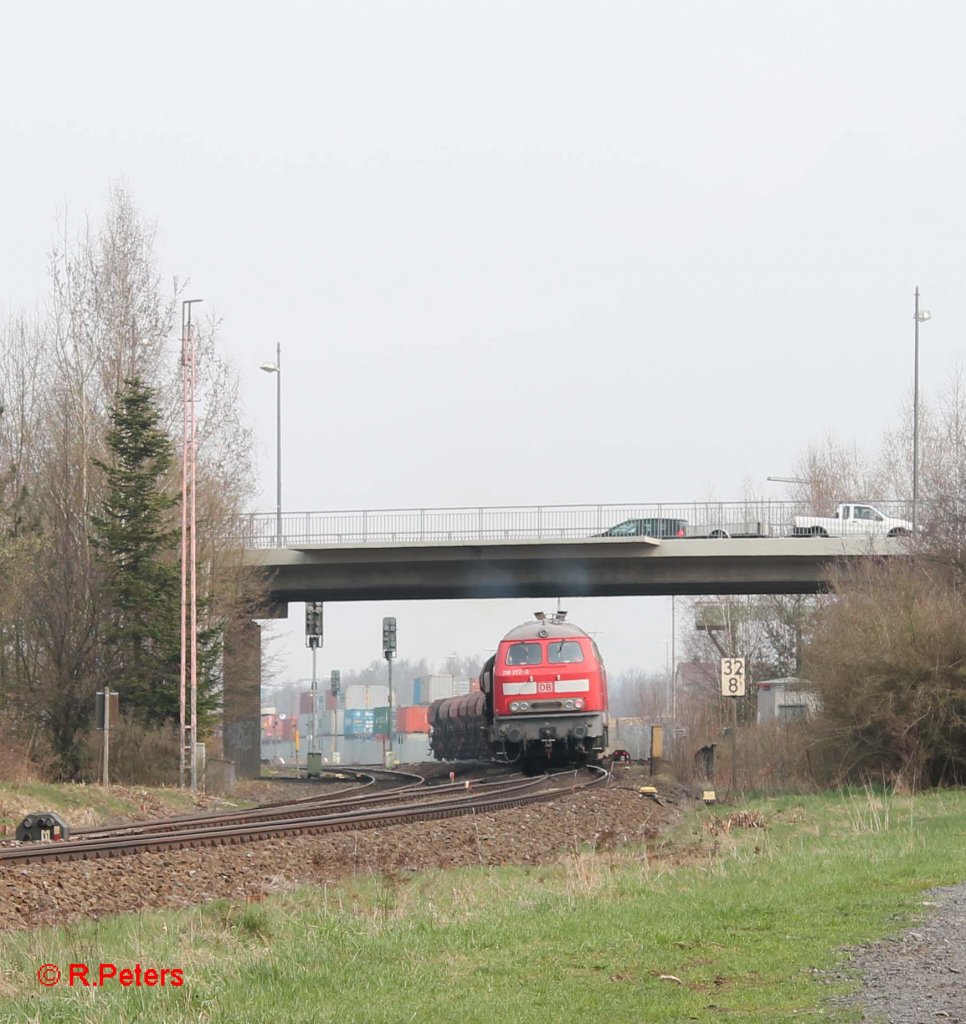 218 272-3 verl�sst Wiesau mit dem 92637 Schotterzug nach Weiden. 22.04.13