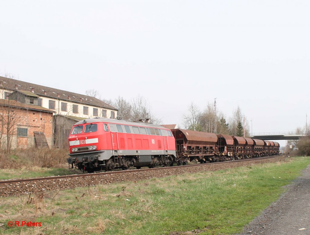 218 272-3 verl�sst Wiesau mit dem 92637 Schotterzug nach Weiden. 22.04.13