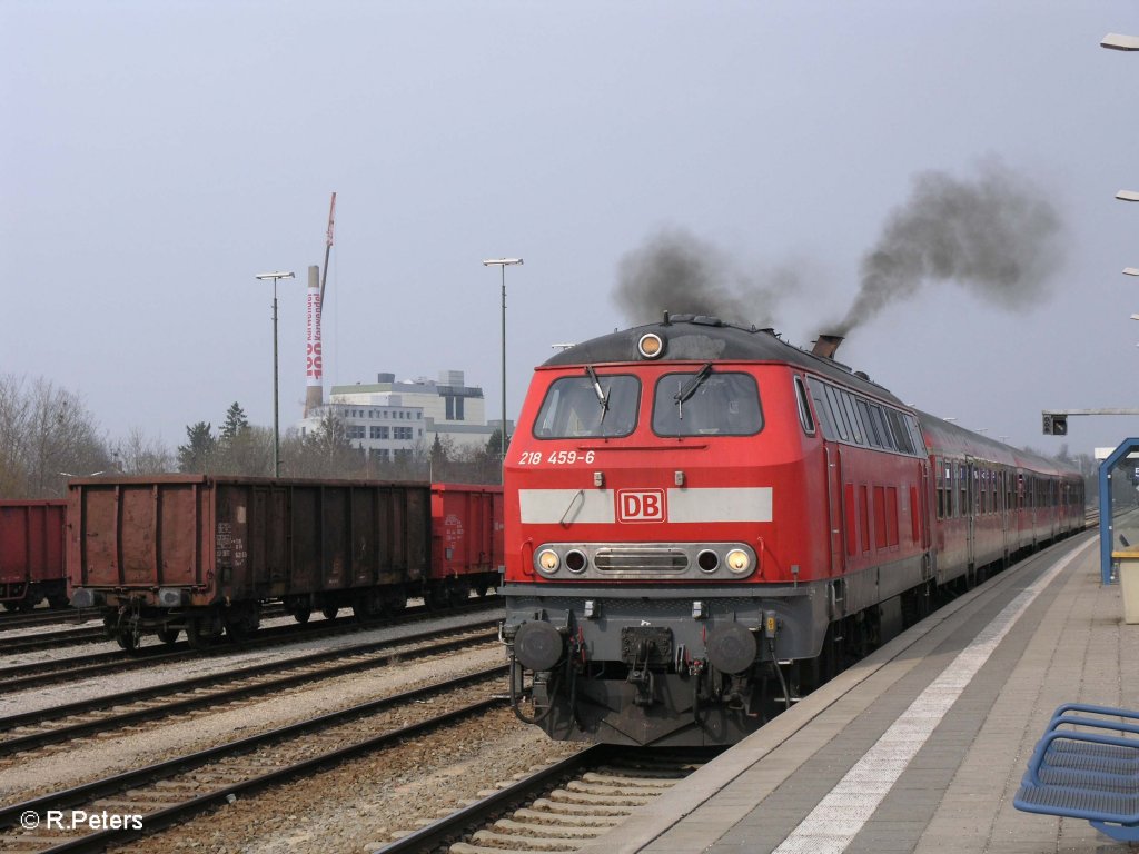 218 459-6 beschleunigt in Buchloe den RE32804 Hergatz. 04.04.09
