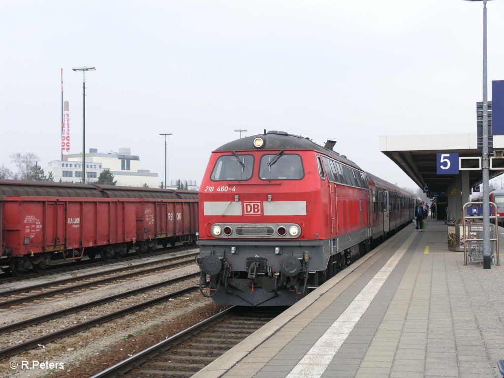 218 460-4 steht in Buchloe mit den RE32682 Memmingen bereit. 04.04.09
