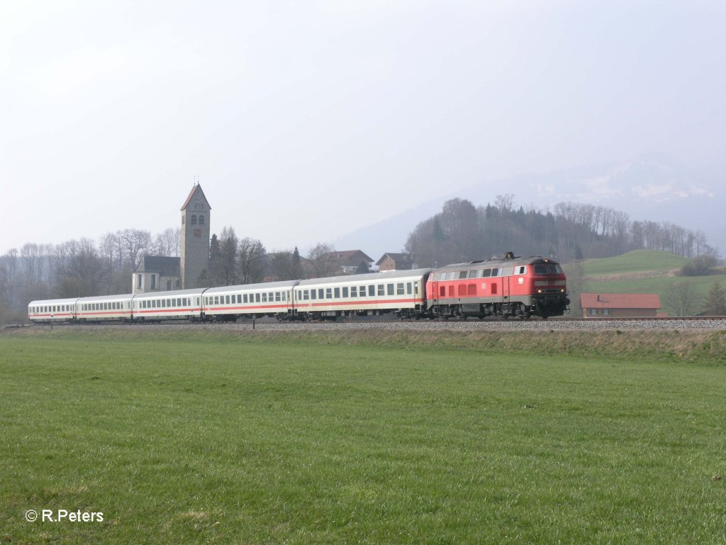 218 472-9 zieht bei Stein im Allg�u den IC 2084 nach Hamburg.17.04.10