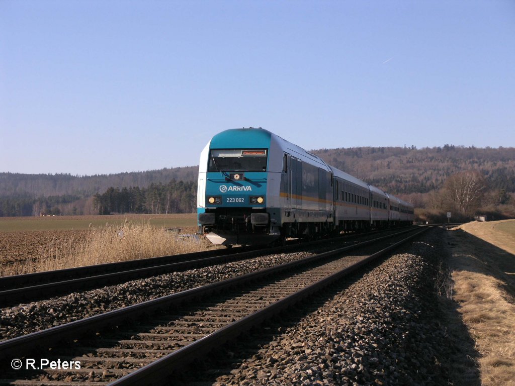 223 062 zieht bei Oberteich den Gegenzug nach M�nchen. 24.02.08