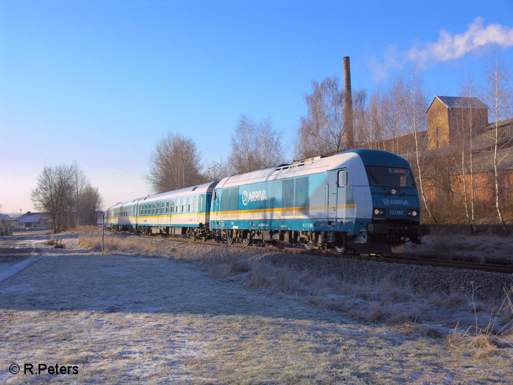 223 069 f�hrt mit den ALX37972 nach Hof in Wiesau/Oberpfalz ein. 03.01.09
