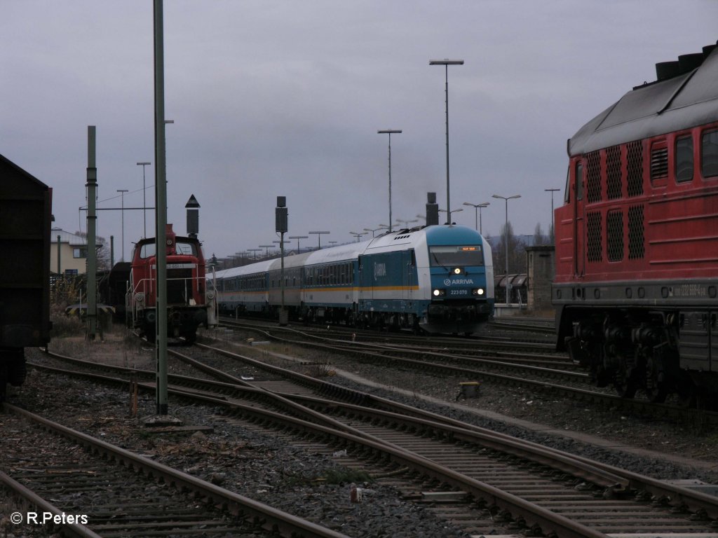 223 070 verl�sst Marktredtwitz mit dne versp�teten ALX37983 nach M�nchen. 22.11.09
