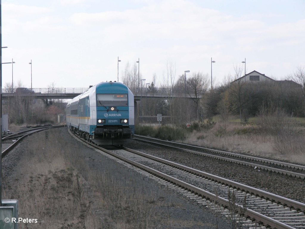223 071 erreicht Wiesau/Oberpfalz mit dem ALX37972 nach Hof. 21.03.09
