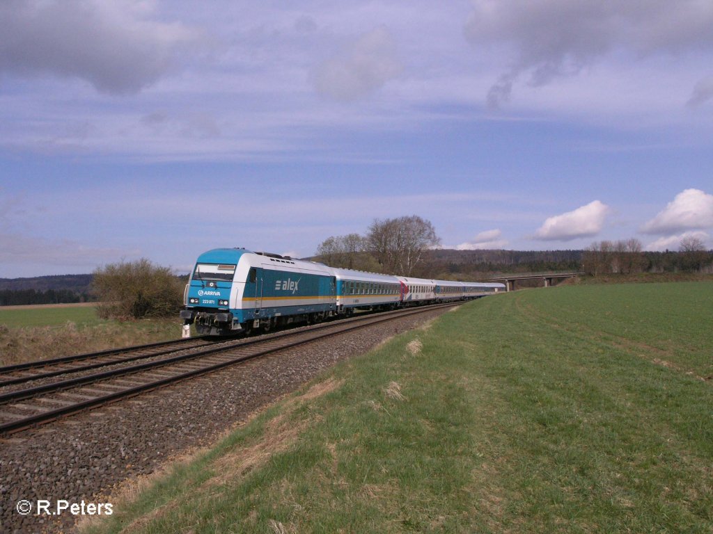 223 071 zieht bei Oberteich ein Alex nach M�nchen. 13.04.08