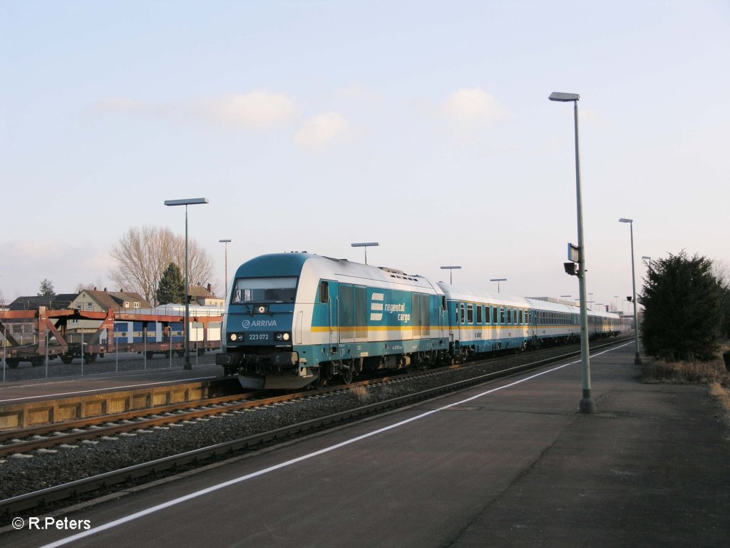 223 072 hat Wiesau/Oberpfalz mit dem ALX37980 nach Hof erreicht. 17.03.09
