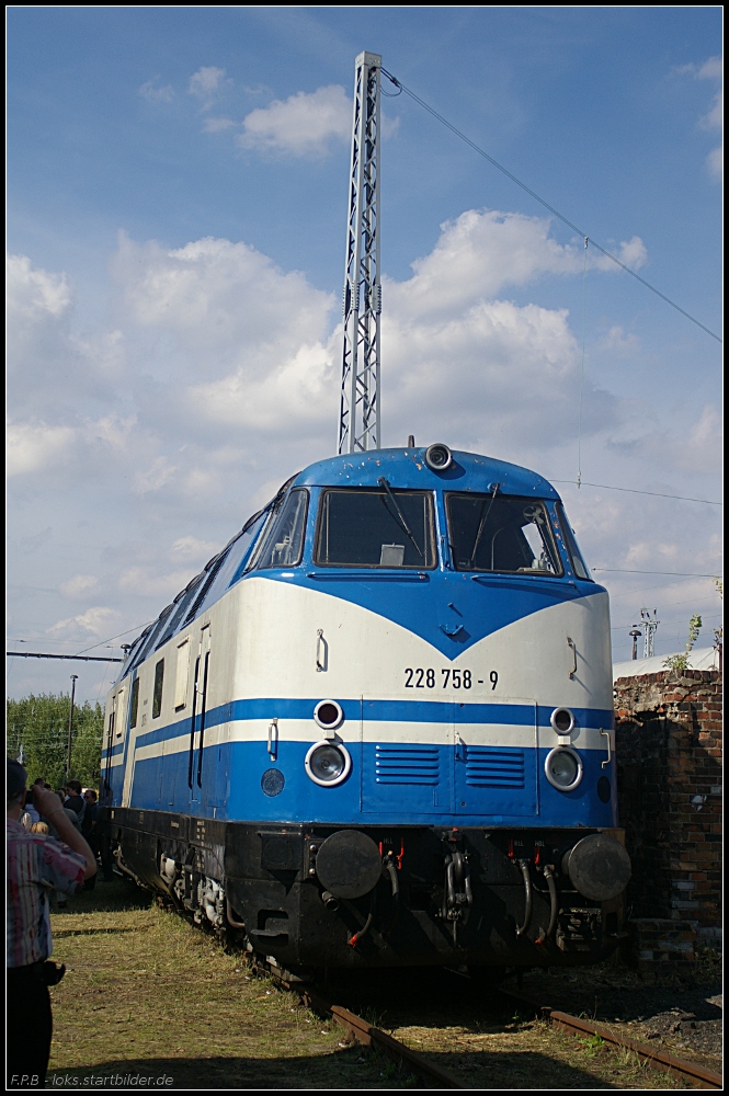 228 758-9 der Rennsteigbahn (RSBG) war ebenfalls zu Gast auf dem 7. Berliner Eisenbahnfest im Bw Sch�neweide am 12.09.2010 (ex D&D 2403, ex Falz)