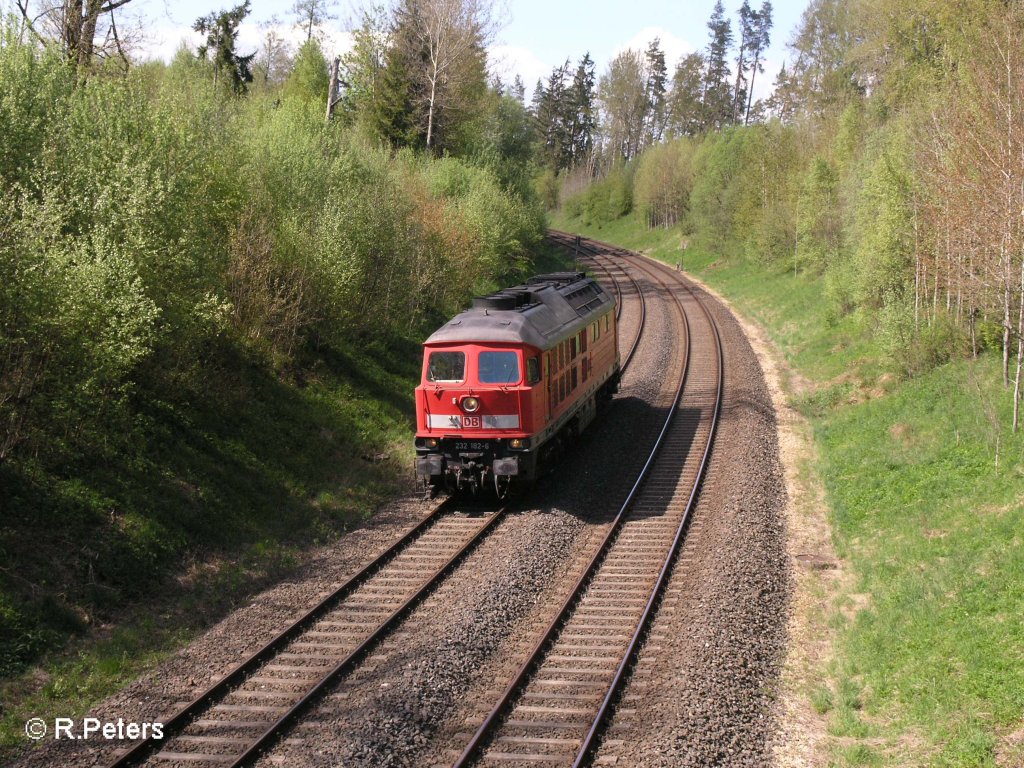 232 182-6 rollt solo durch die Kurve bei Sch�nfeld. 09.05.08