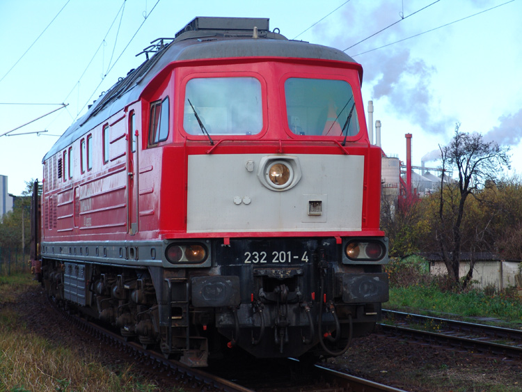 232 201-4 kurz vor der Ausfahrt Richtung Rostock-Seehafen.Aufgenommen in Hhe Bahnhof Wismar.(06.11.10)