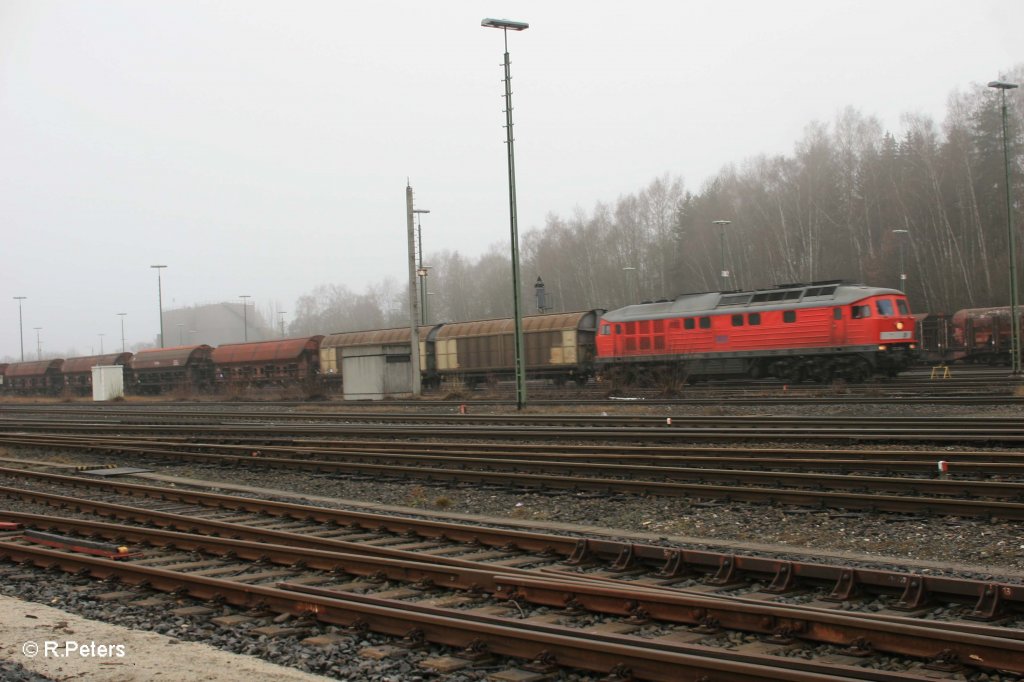 232 280-8 mit gemischten G�terzug in Marktredwitz. 28.12.11