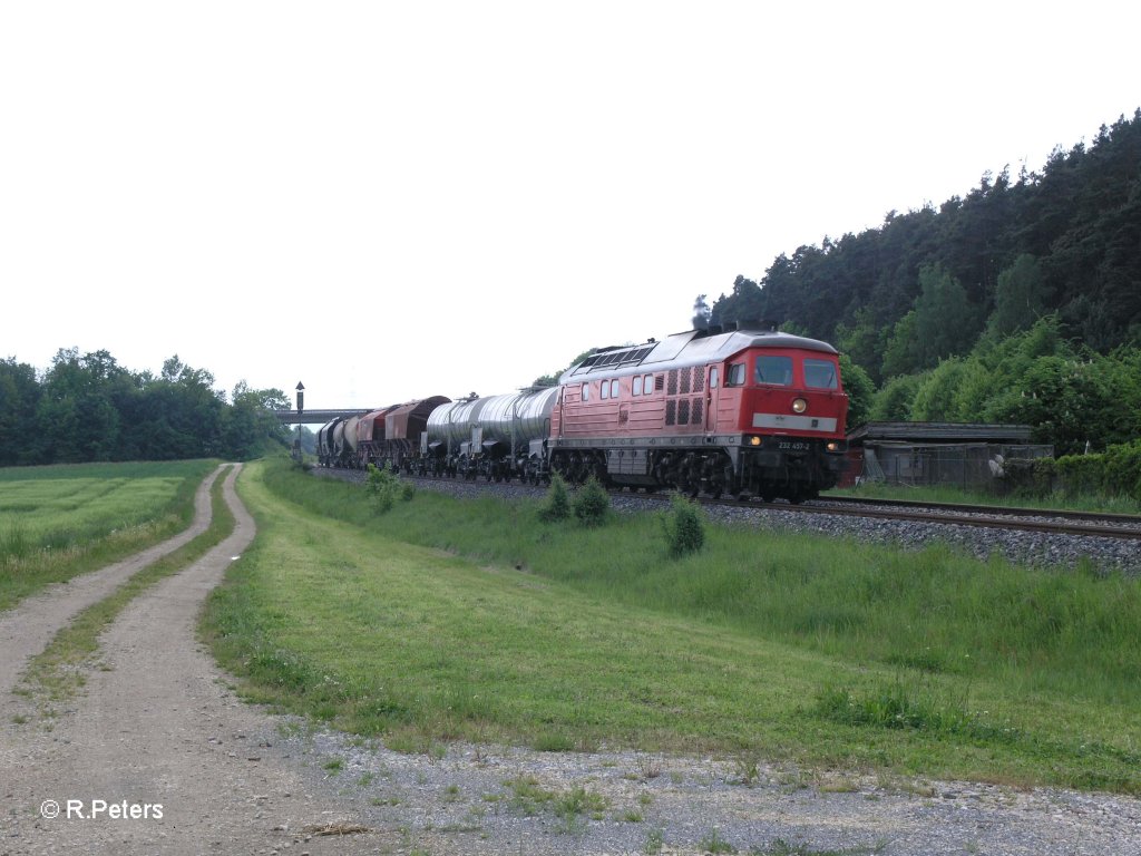 232 457-2 mit einem Umleiter G�terzug bei Richt bei Schwandorf. 26.05.10