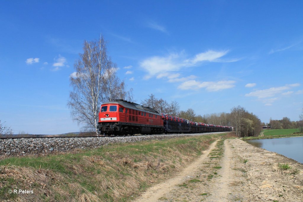 232 527-2 mit dem umgeleiteten 47290 Autozug Chep - N�rnberg s�dlich von Wiesau. 24.04.13