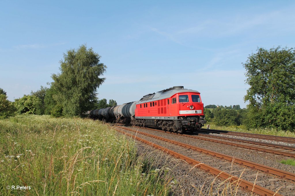232 535-5 mit einem Kesselzug bei Sch�nfeld. 02.07.13