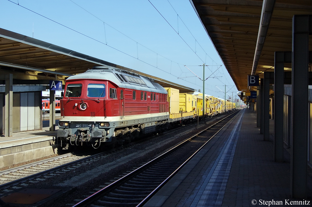 232 550-4 fr die DGT - Deutsche Gleis- und Tiefbau GmbH mit einem Bauzug in Braunschweig. 24.09.2011