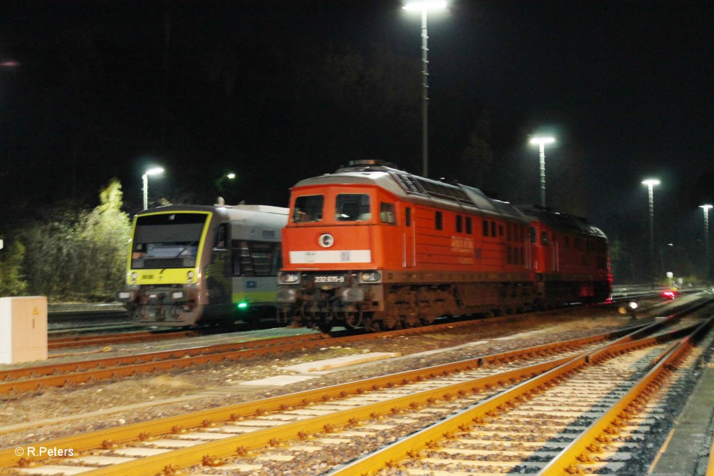 232 657-9 neben Agilis abgestellt in Marktredwitz. 06.11.12