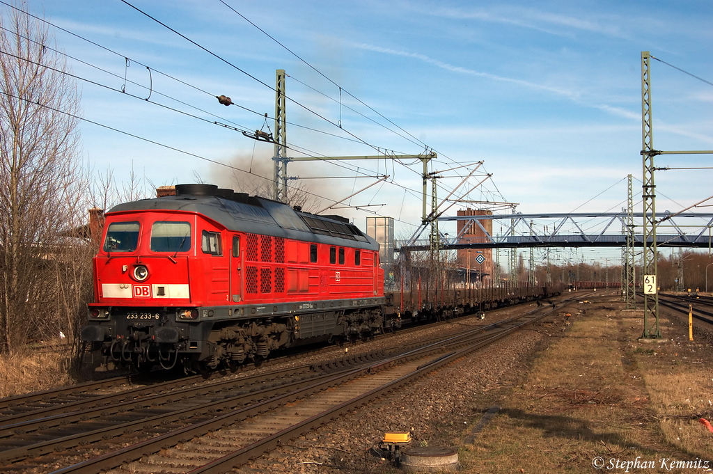 233 233-6 mit einem Res Ganzzug in Brandenburg und fuhr nach Brandenburg-Altstadt weiter. 03.03.2012