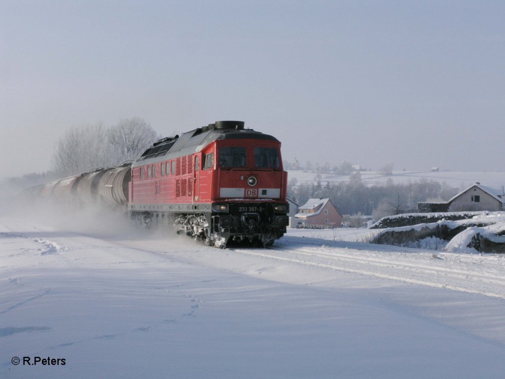 233 367-2 mit dem FIR 51736 bei Sch�nfeld auf dem Weg nach Hof. 29.12.10