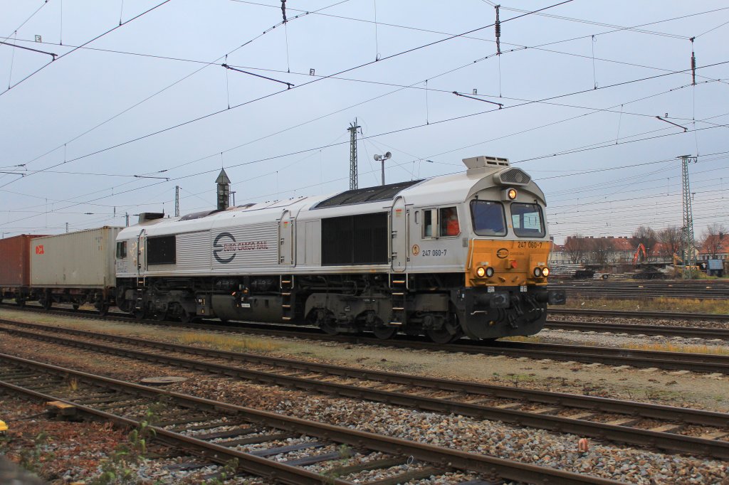 247 060-7 bei der Ausfahrt des Bahnhofs von Mühldorf am 12. November 2012.