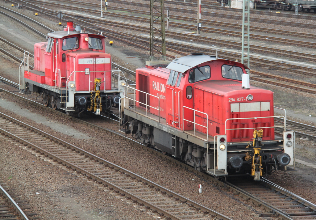 294 827-1+363 235-3 stehen in Leipzig-Engelsdorf.13.04.2013