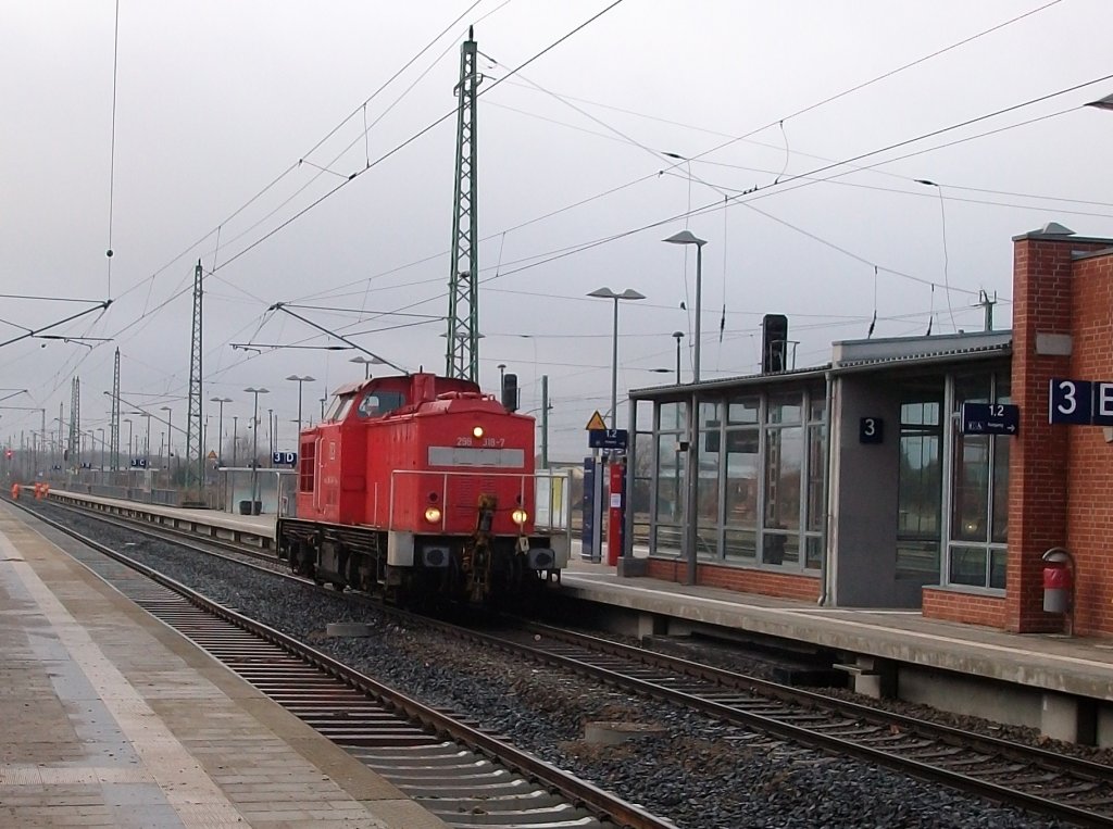 298 318 am 19.Januar 2011 Lz von Stralsund nach Mukran in Bergen/R�gen.