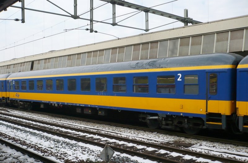 2.Klasse Intercitywagen Nummer 50 84 22-91 106-7 typ ICL (ex-DB Bim Nummer 51 80 22-91 106-0). Rotterdam centraal station 17-02-2010.
