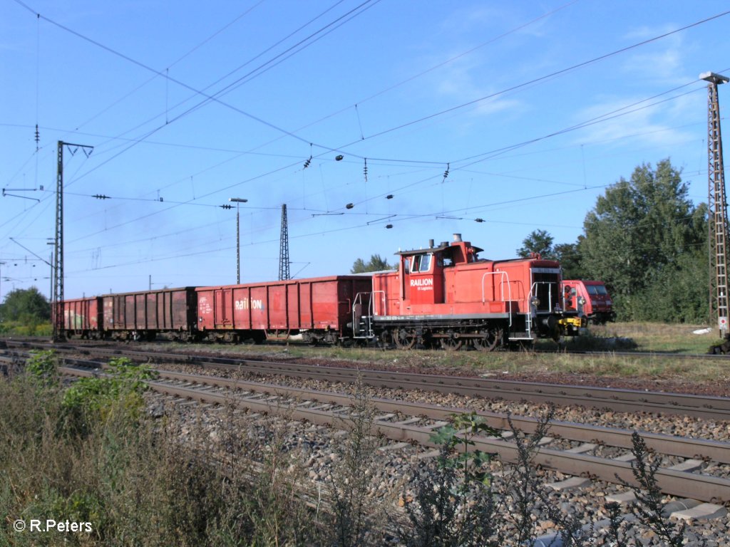363 678-4 erreicht Regensburg Ost mit ein paar G�terwagen. 09.09.09