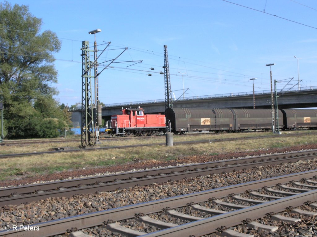 363 678-4 rangiert Autotransportwagen zusammen. 09.09.09