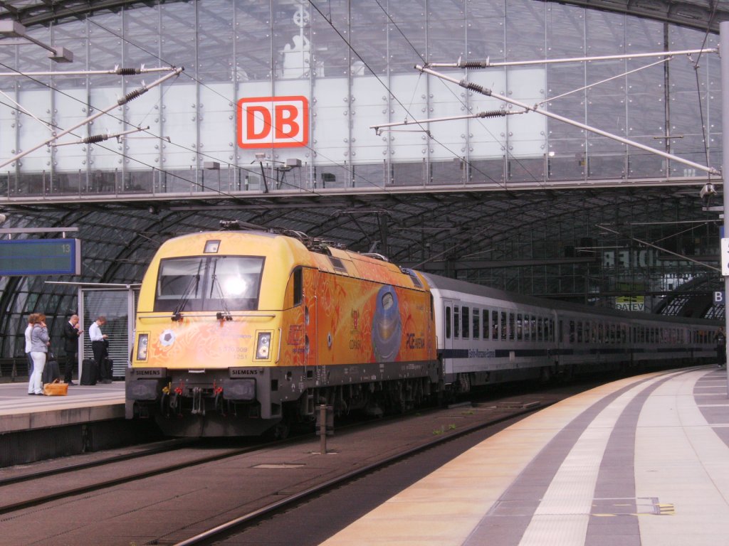 370 009 mit kam gerade mit EC am 14.06.2012 in Berlin Hbf an.