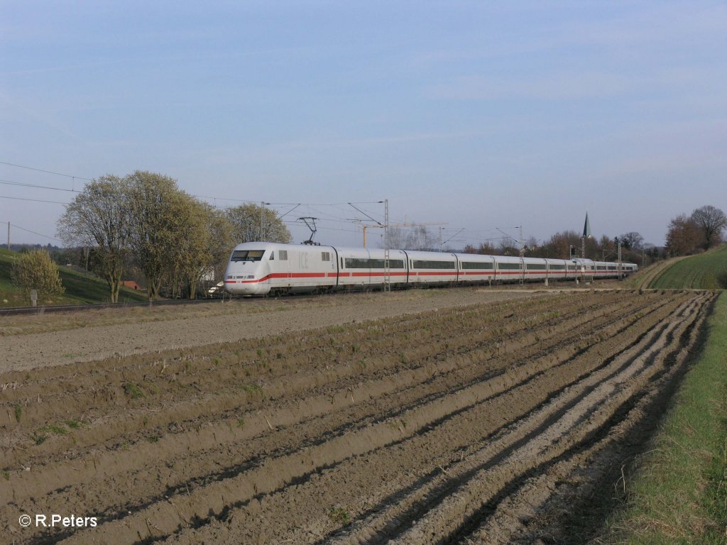 401 004-7  M�hlheim an der Ruhr  mit Unbekannten ICE bei Fahlenbach. 24.03.11
