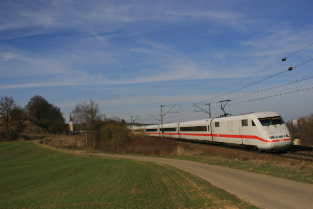 401 015-3  Regensburg  als ICE787 Hamburg nach M�nchen bei Fahlenbach. 24.03.11