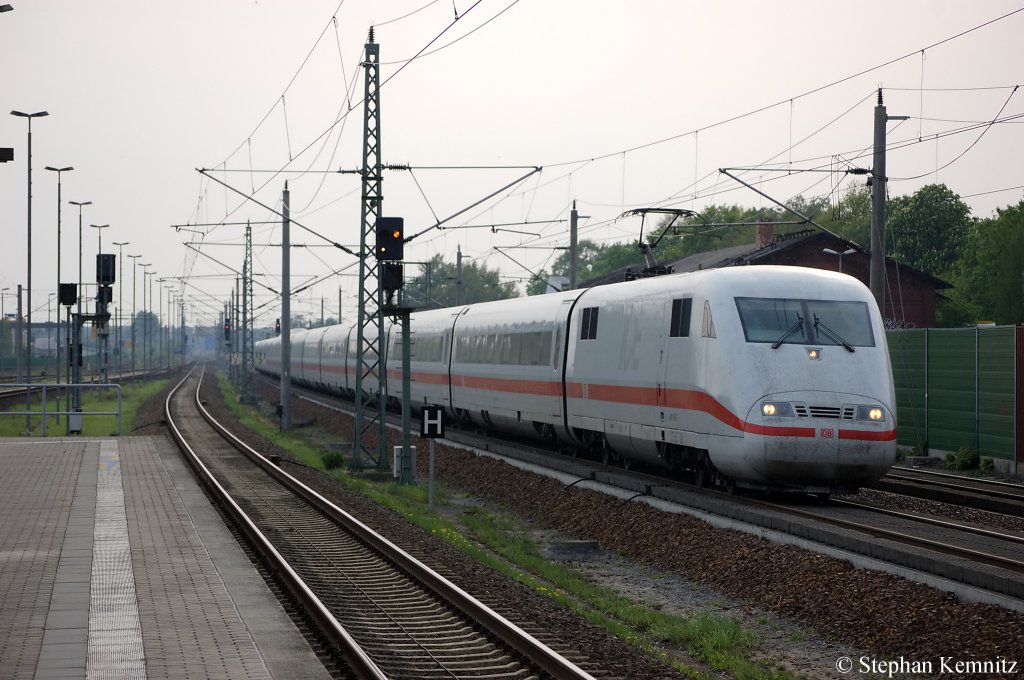 401 056-7 (Heppenheim-Bergstrae) als ICE 598 von Mnchen Hbf nach Berlin Ostbahnhof in Rathenow. 28.04.2011