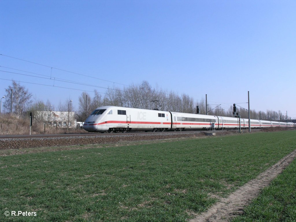 401 058-3  G�tersloh  als ICE 892 Leipzig - Kiel bei Podelwitz. 29.03.11