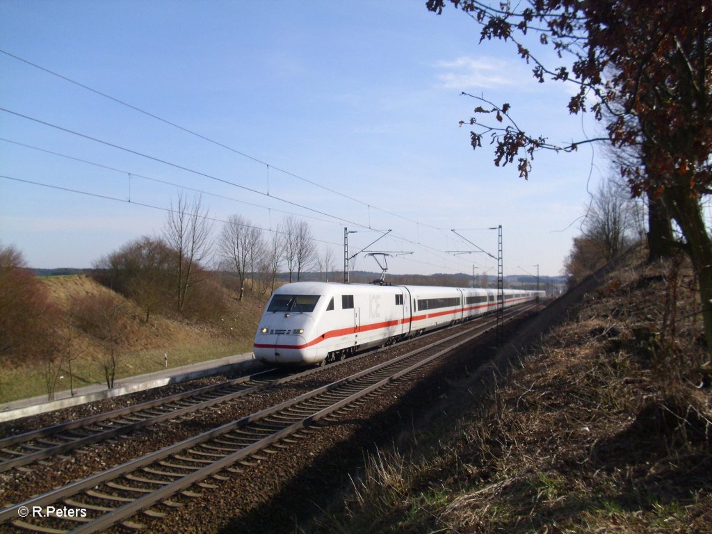 402 016-0 „Dessau“ + 402 011-1 „Uelzen“ als ICE 622 M�nchen - Dortmund bei Fahlenbach. 24.03.11