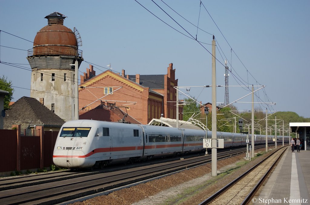 402 022-8  Eberswalde  & 808 033-5  Ulm  als ICE 544 von Berlin Hbf(tief) nach K�ln Hbf in Rathenow. 22.04.2011