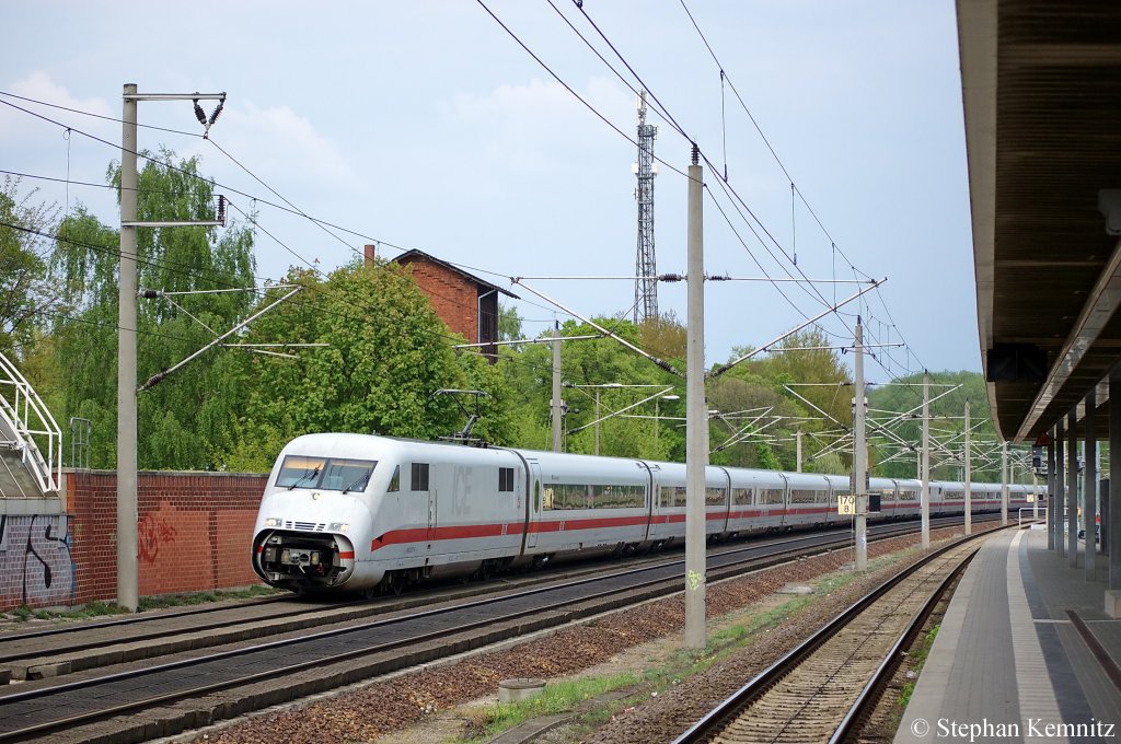 402 037-6  Neustrelitz  & 402 041-8  Bad Hersfeld  als ICE 846 von Berlin Hbf(tief) nach K�ln Hbf in Rathenow. 26.04.2011 