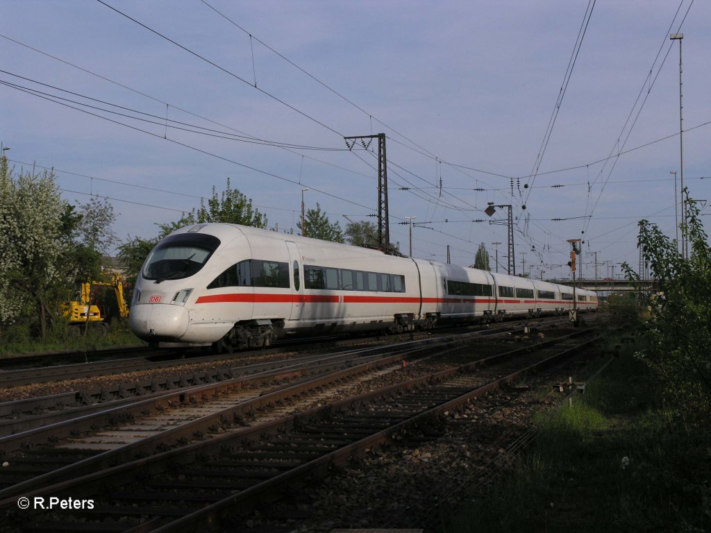 411 052-4  Travem�nde  f�hrt als ICE22 Wien-Dortmund in Regensburg ein. 29.04.10