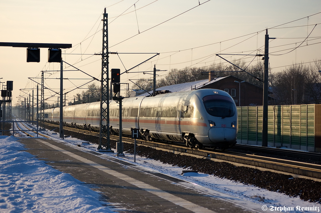 411 502-8  Neubrandenburg  als ICE 1539 von Kln Hbf nach Berlin Ostbahnhof & 411 559-8  Passau  als ICE 1549 von Dsseldorf Hbf nach Berlin Ostbahnhof in Rathenow. 30.01.2012