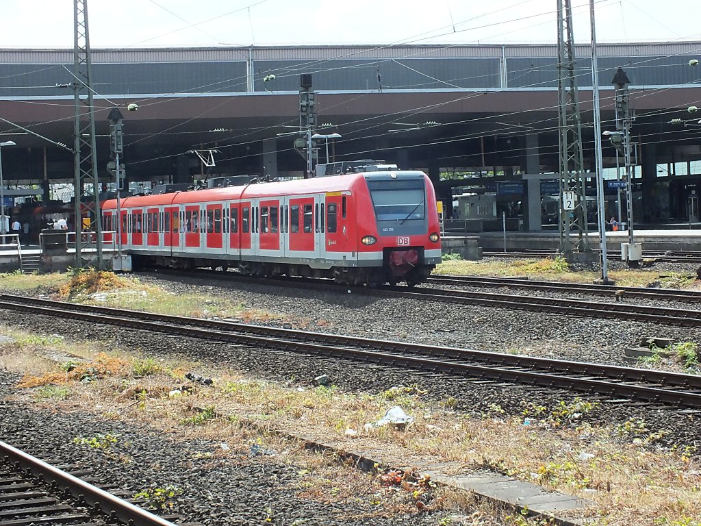 423 292 und ein weiterer 423 verlassen am 3.8.13 D�sseldorf Hauptbahnhof.
S11 -> D�sseldorf-Flughafen Terminal