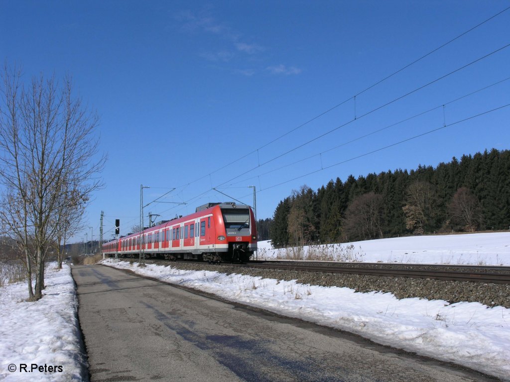 423676-6 verl�sst Geltendorf mit der S7855 S8 M�nchen Flughafen. 28.02.09

