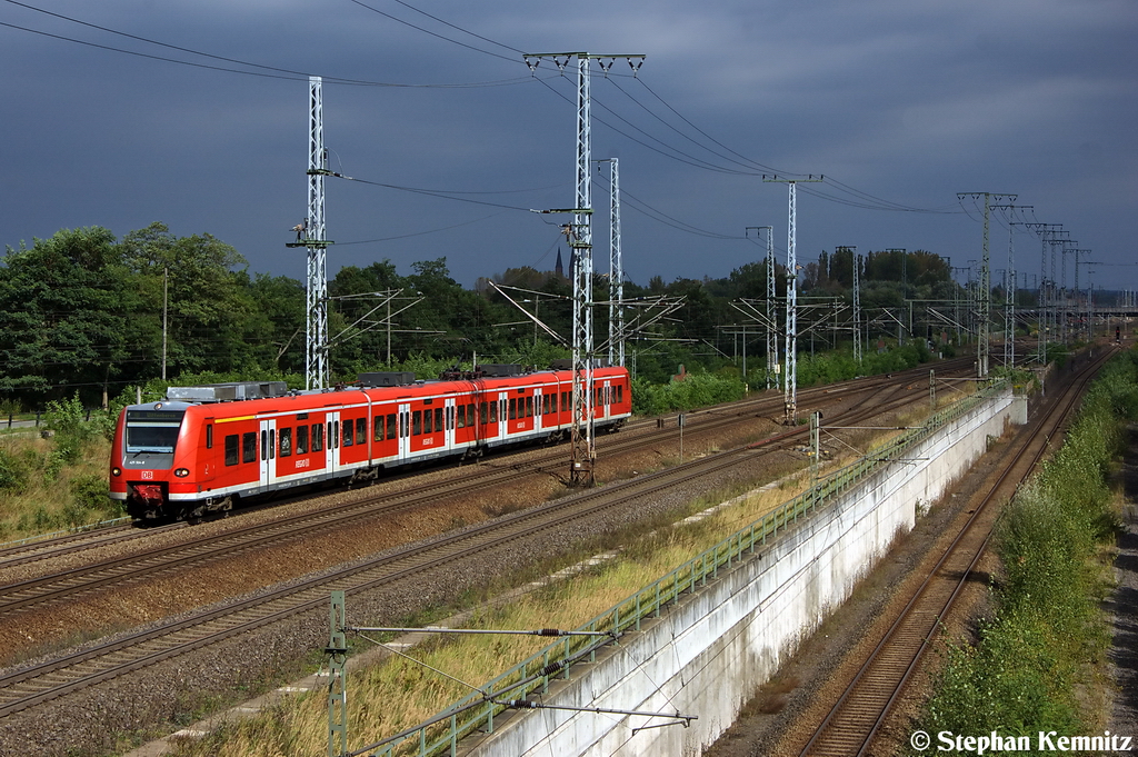 425 004/504 als RB30 (RB 17822) von Schnebeck-Bad Salzelmen nach Wittenberge in Stendal Ortsteil Wahrburg. 07.09.2012